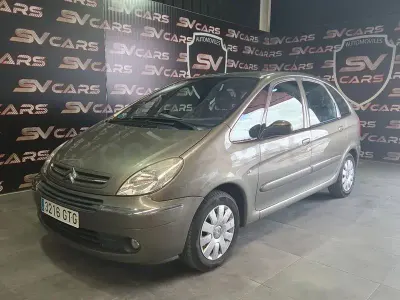 Usado Citroën Xsara Picasso 110 CV (80 kW) 2010 Marrón Monovolumen