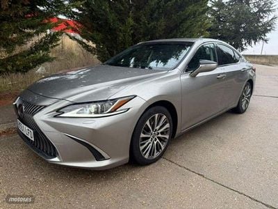 Gris Usado 2020 Lexus ES300H Executive Line Berlina | 29.950 €