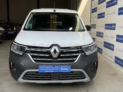 Begagnad Renault Kangoo Techno 115 HK (84 kW) 2022 Vit Minibuss