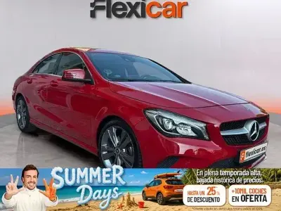 Usado Mercedes CLA180 122 CV (89 kW) 2017 Rojo Berlina