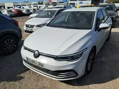 Begagnad VW Golf VII 115 HK (84 kW) 2021 Vit Halvkombi