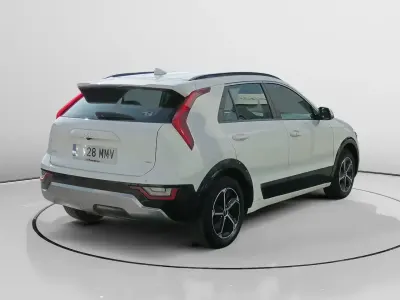 Usado Kia Niro 141 HP (103 kW) 2024 Branco SUV