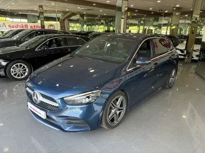 Usado Mercedes 180 116 CV (85 kW) 2022 Azul Berlina