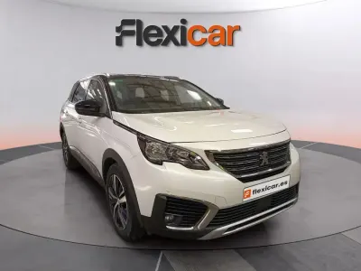 Usado Peugeot 5008 Allure 131 CV (96 kW) 2020 Blanco SUV
