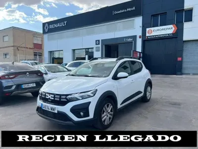 Usado Dacia Sandero Expression 101 CV (74 kW) 2023 Blanco Utilitario