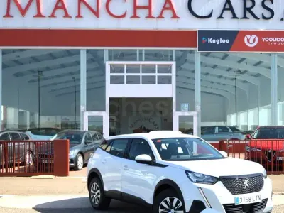 Usado Peugeot 2008 Active 110 CV (80 kW) 2021 Blanco SUV