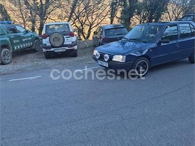 Usado Peugeot 205 60 CV (44 kW) 1997 Azul Utilitario