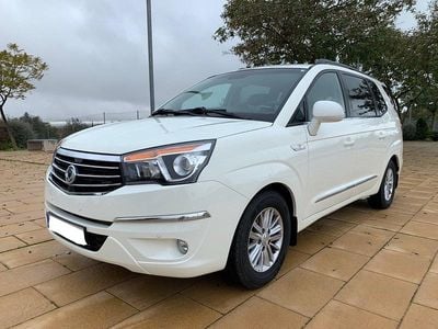 Usado Ssangyong (KGM) Rodius Limited 155 CV (114 kW) 2015 Blanco Monovolumen