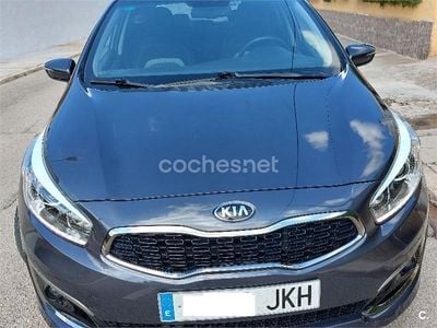 Gris / plata Usado 2015 Kia Ceed GT Berlina | 8700 € (Precio justo)