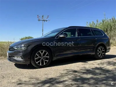 Usado VW Passat Executive 150 CV (110 kW) 2020 Gris / plata Familiar
