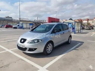 Usado Seat Altea 105 CV (77 kW) 2005 Gris / plata Monovolumen