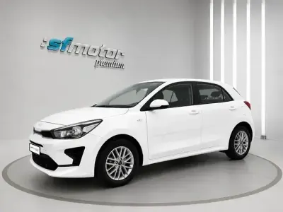 Usado Kia Rio 84 CV (61 kW) 2022 Blanco Berlina
