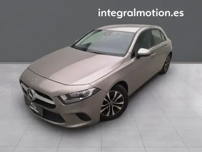 Käytetty Mercedes A180 115 HP (84 kW) 2020 Harmaa