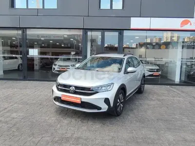 Usado VW Taigo Life 95 CV (69 kW) 2023 Gris / plata SUV