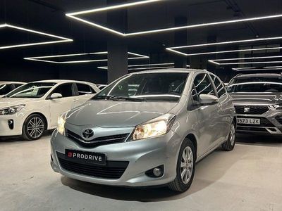 Usado Toyota Yaris Active 69 CV (50 kW) 2011 Gris / plata Utilitario