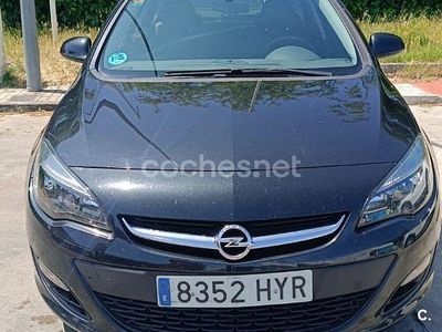 Usado Opel Astra Selective 115 CV (84 kW) 2014 Negro Berlina