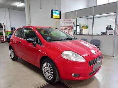 Usado Fiat Grande Punto Dynamic 95 CV (69 kW) 2009 Rojo Utilitario