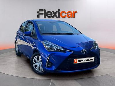 Usado Toyota Yaris Hybrid Active 100 CV (73 kW) 2019 Azul Berlina