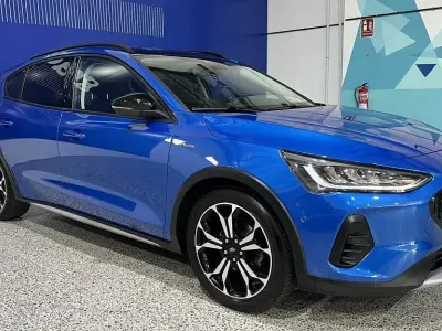 Usado Ford Focus Active X 125 CV (91 kW) 2022 Azul desert island (metalizado) Berlina