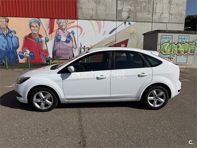 Usado Ford Focus Trend 109 CV (80 kW) 2009 Blanco Berlina