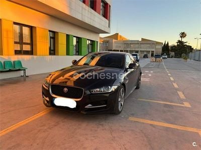 Usado Jaguar XE R-Sport 240 HP (176 kW) 2019 Preto Sedan