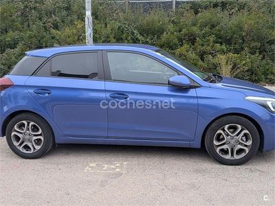 Usado Hyundai i20 100 CV (73 kW) 2018 Azul Berlina