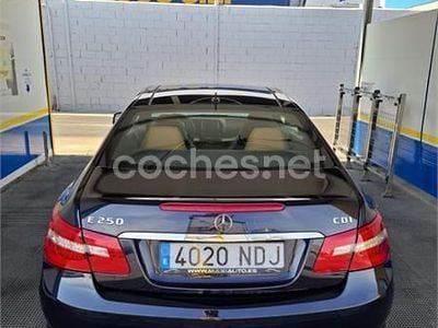 Azul Usado 2010 Mercedes E250 Elegance Coupe | 22.000 €