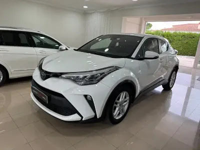 Käytetty Toyota C-HR Active 122 HP (89 kW) 2022 Valkoinen Katumaasturi