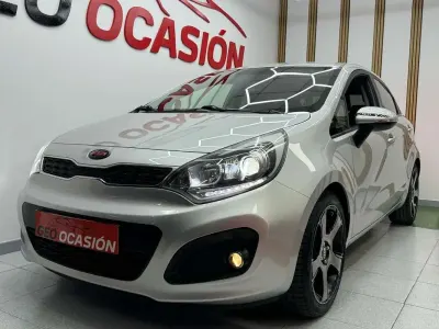 Usado Kia Rio 86 CV (63 kW) 2011 Gris Utilitario