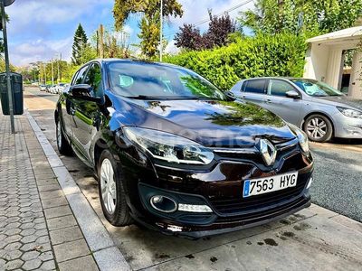 Usado Renault Mégane Cabriolet LIMITED 110 CV (80 kW) 2014 Granate Descapotable