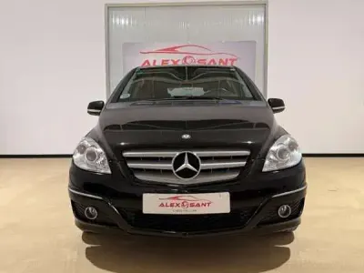 Usado Mercedes B200 136 CV (100 kW) 2012 Negro Monovolumen