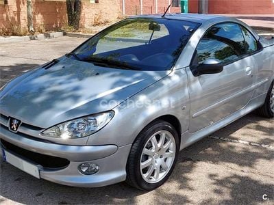 Usado Peugeot 206 CC 110 CV (80 kW) 2005 Gris / plata Descapotable