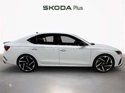 Blanco Usado 2023 Skoda Octavia RS Berlina | 33.499 € (Caro)