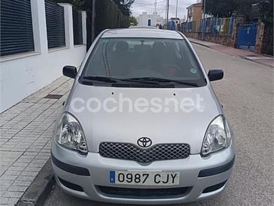Usado Toyota Yaris T3 87 CV (63 kW) 2003 Gris / plata Berlina