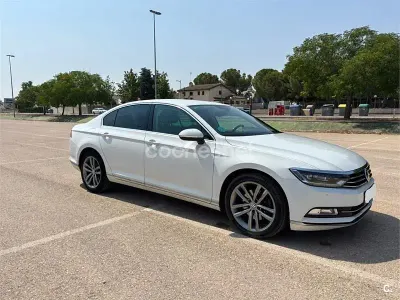 Usado VW Passat Sportline 150 CV (110 kW) 2018 Blanco Berlina