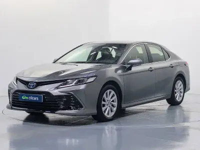 Usado Toyota Camry Advance 218 CV (160 kW) 2022 Gris / plata Berlina