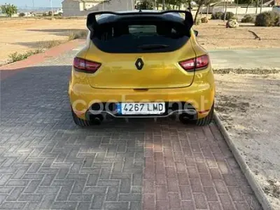 Usado Renault Clio IV Trophy 220 CV (161 kW) 2015 Amarillo Berlina