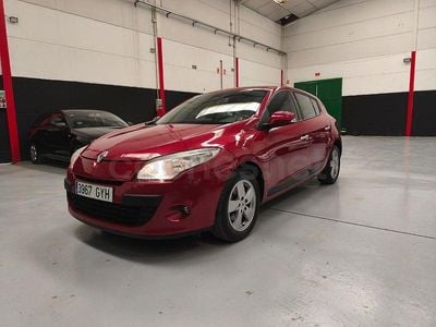 Usado Renault Mégane Dynamique 140 CV (102 kW) 2010 Granate Berlina