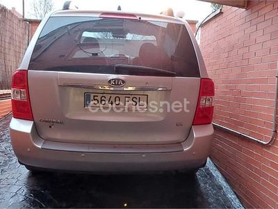 Usado Kia Carnival EX 144 CV (105 kW) 2007 Gris / plata Monovolumen