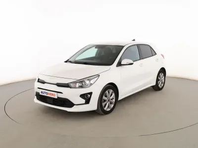 Usado Kia Rio 101 CV (74 kW) 2022 Blanco Berlina