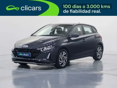 Usado Hyundai i20 101 CV (74 kW) 2024 Gris Utilitario