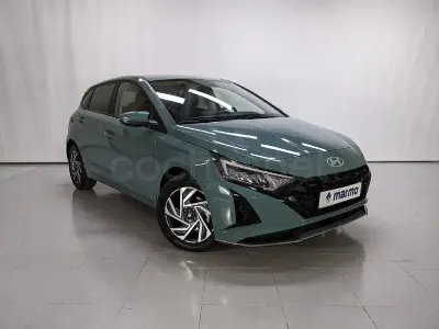 Usado Hyundai i20 100 CV (73 kW) 2025 Verde Utilitario