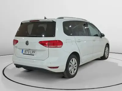 Usado VW Touran Advance 150 CV (110 kW) 2021 Blanco Monovolumen
