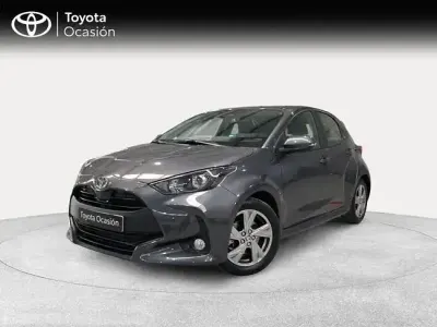 Usado Toyota Yaris Active 116 CV (85 kW) 2025 Gris Utilitario