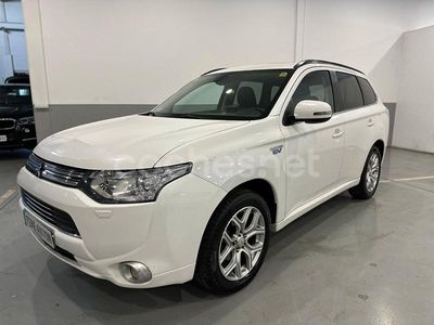 Usado Mitsubishi Outlander P-HEV Motion 203 CV (149 kW) 2015 Blanco SUV