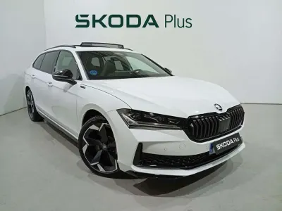 Usado Skoda Superb SportLine 204 CV (150 kW) 2026 Blanco Familiar