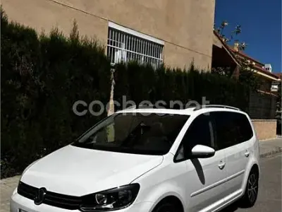 Usado VW Touran Edition 105 CV (77 kW) 2012 Blanco Monovolumen