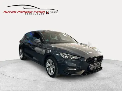Usado Seat Leon FR 116 CV (85 kW) 2025 Gris / plata Berlina