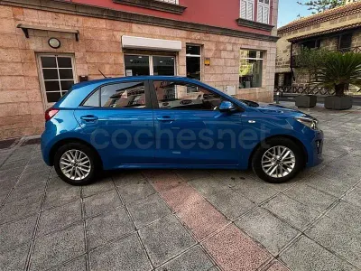 Usado Kia Rio 84 CV (61 kW) 2021 Azul Berlina
