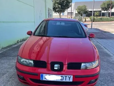 Usado Seat Leon Sport 105 CV (77 kW) 2006 Rojo Utilitario